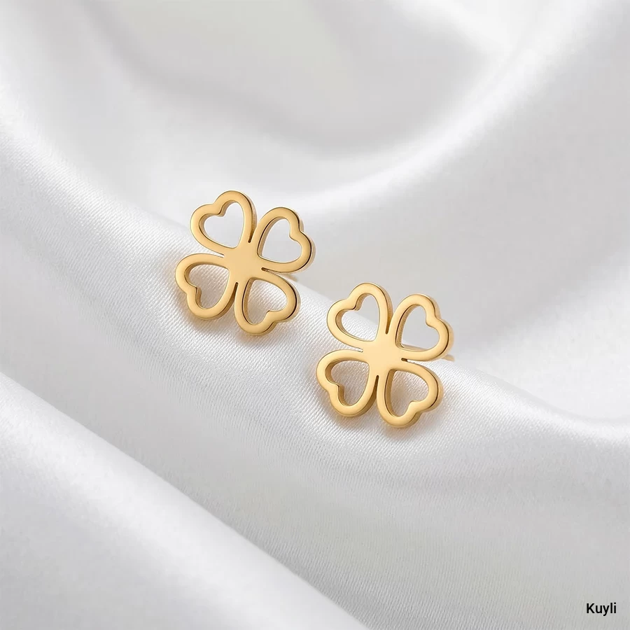 Gold Four-Leaf Clover Heart Stud