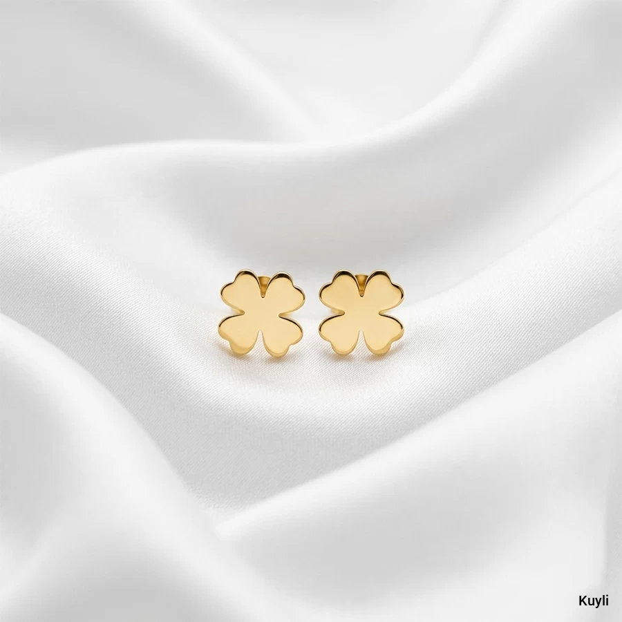 Lucky Clover Gold Stud