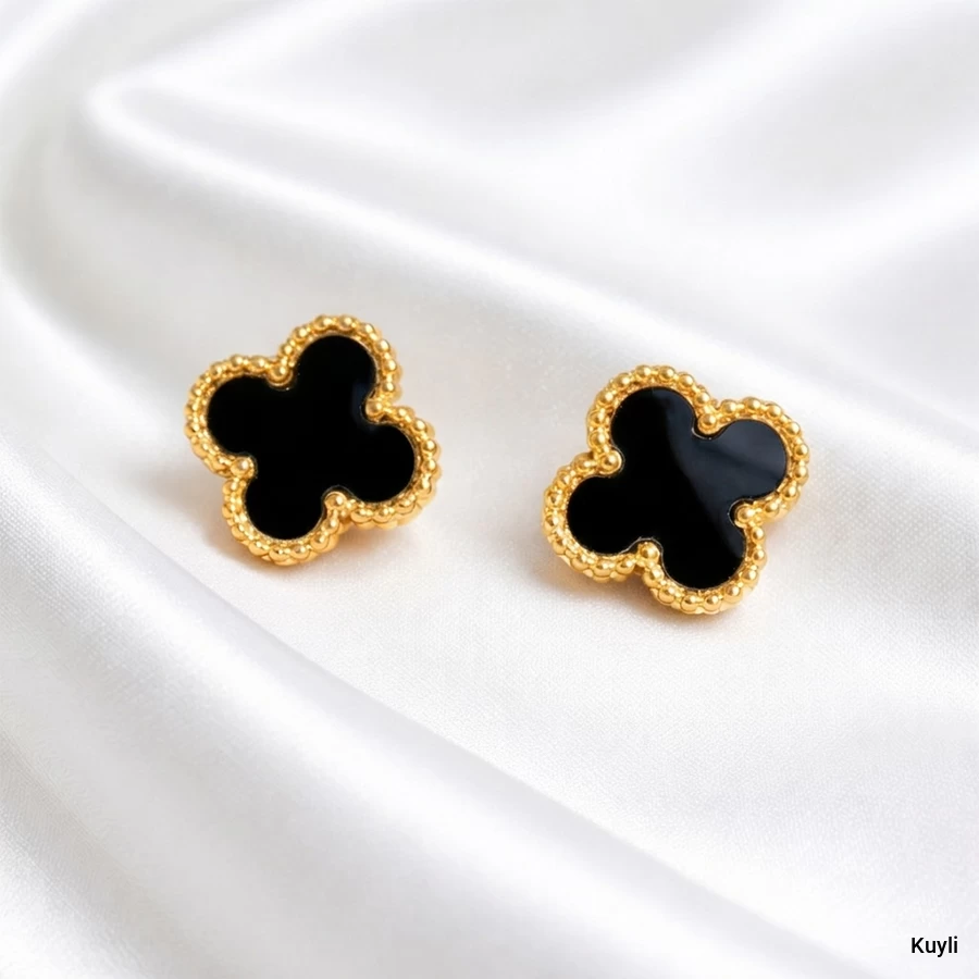 Classic Clover Stud
